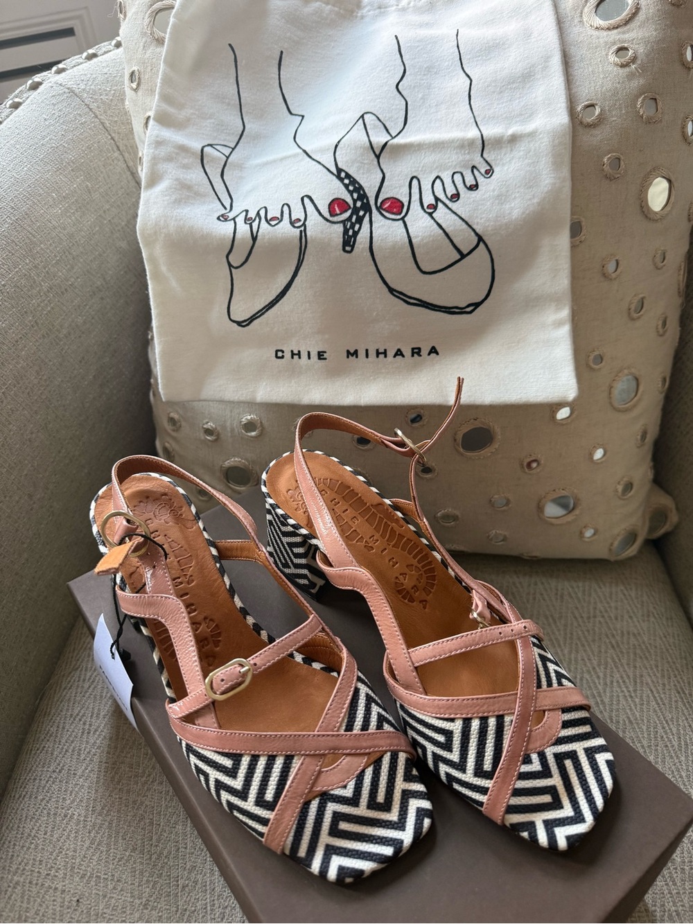 Chie Mihara Leini Pink Leather & Black-White Geometric Slingback Sandals